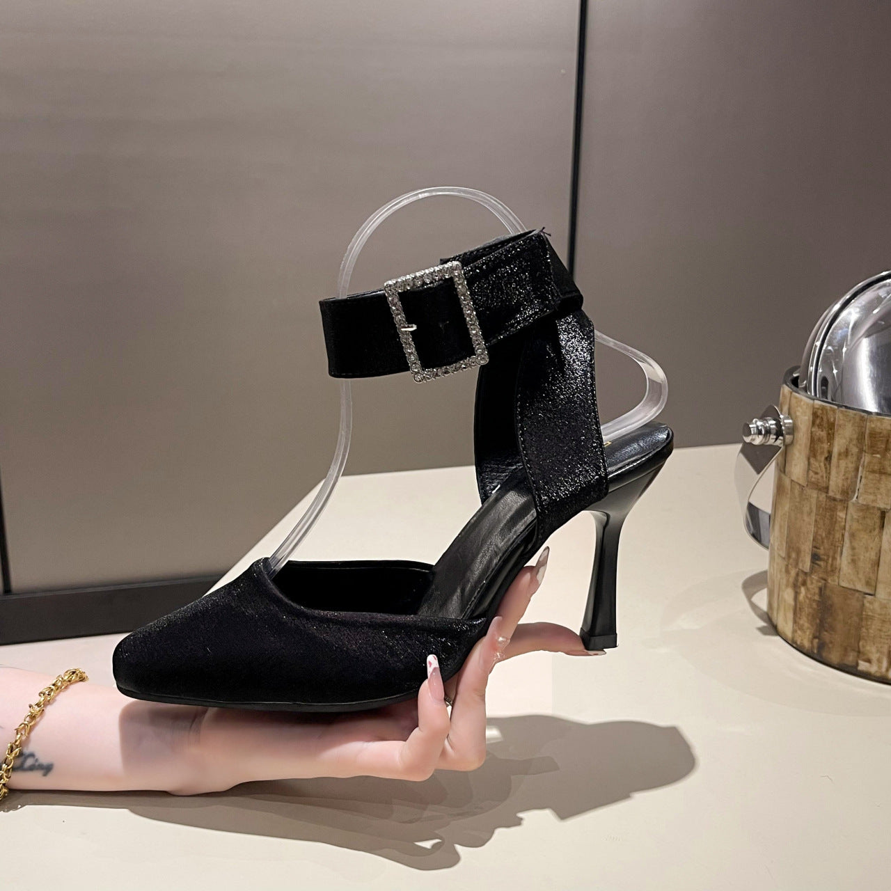 Damen elegante Pumps mit transparentem Riemchen und Glitter-Detail R&B