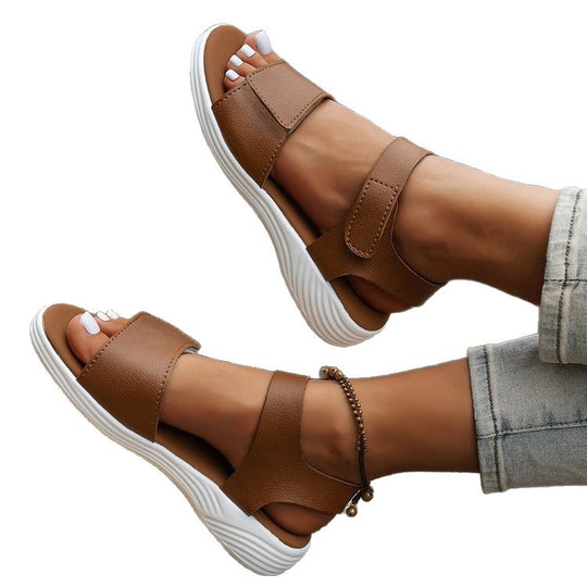 Damen bequeme Sandalen mit breiten Riemen und flexiblem Fußbett R&B