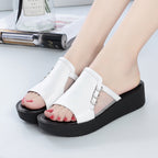 Damen Bequeme Plateau-Sandalen mit modischem Netzdesign und dekorativen Ketten