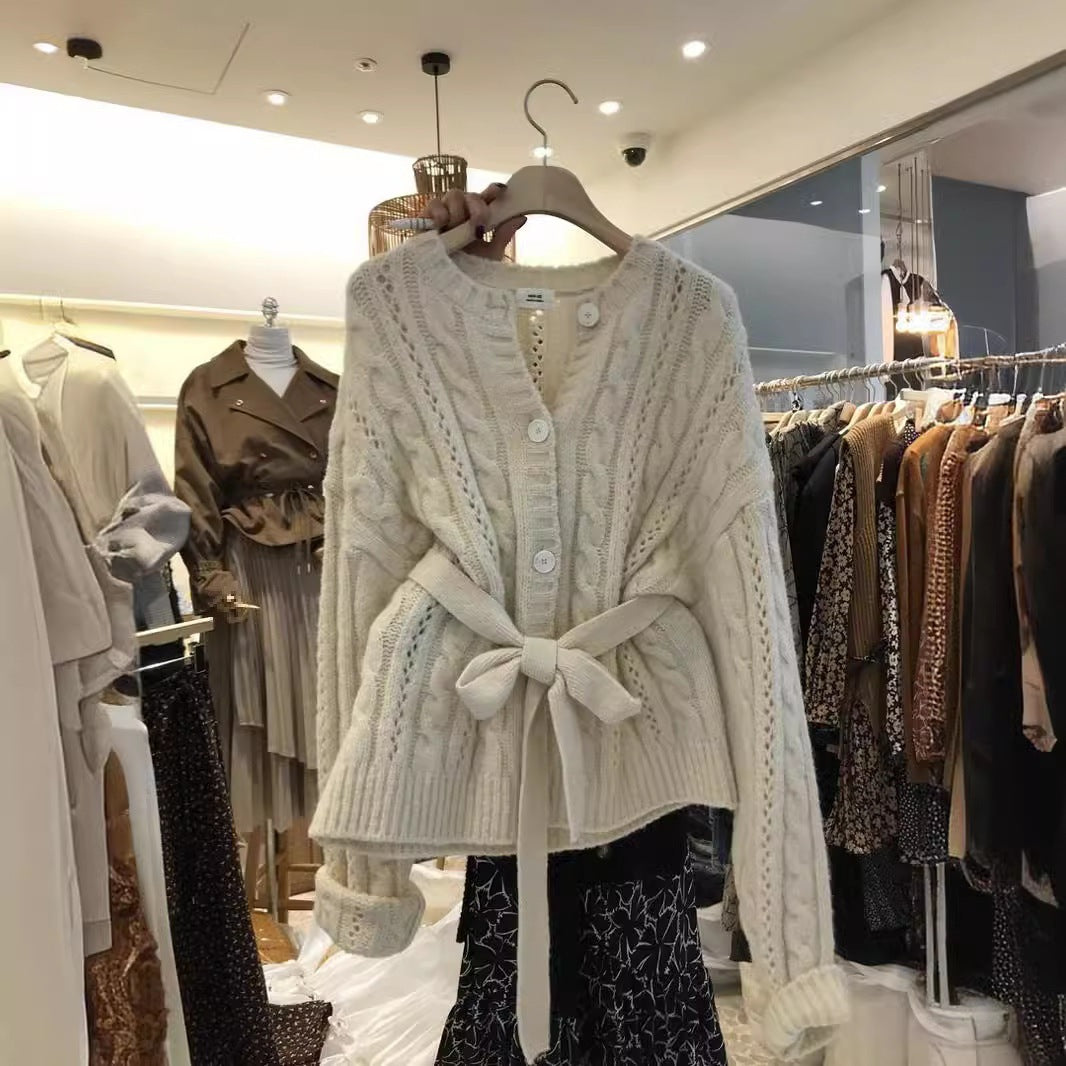 Damen Strickjacke mit Taillengürtel und Zopfmuster R&B