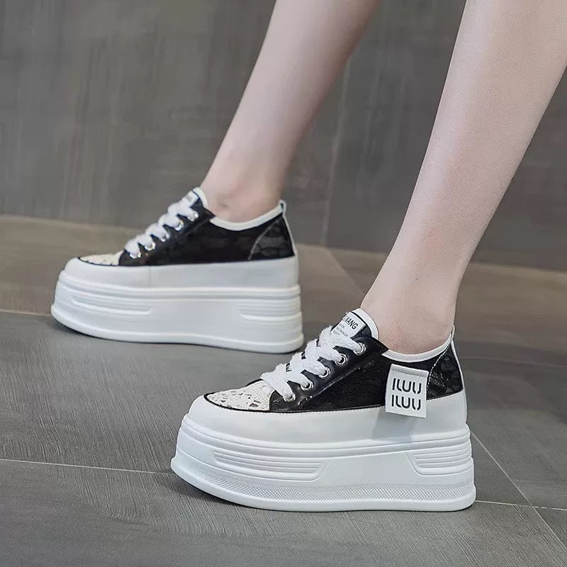 Damen Chunky Plateausneaker mit atmungsaktiver Mesh-Oberfläche und modischer Schnürung