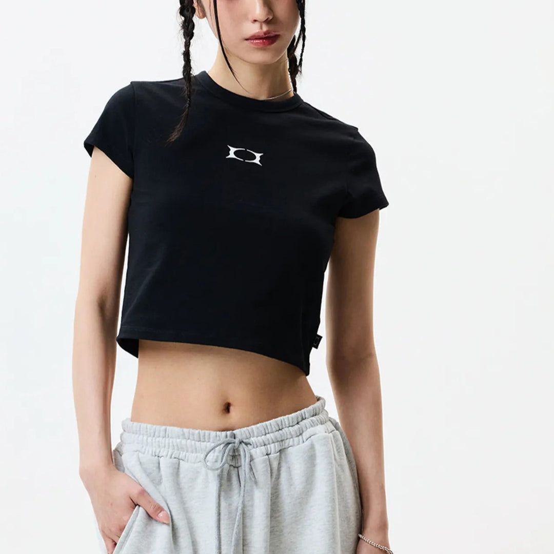 Damen Cropped T-Shirt mit auffälligem Grafikdruck R&B