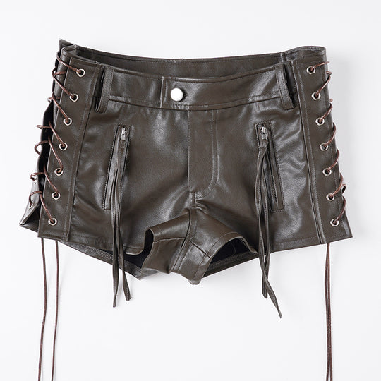 Damen Kunstleder-Shorts mit dekorativen Knopfdetails R&B