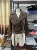 Damen Cropped Trenchjacke mit taillierbarem Gürtel und doppelt knöpfbarem Design R&B