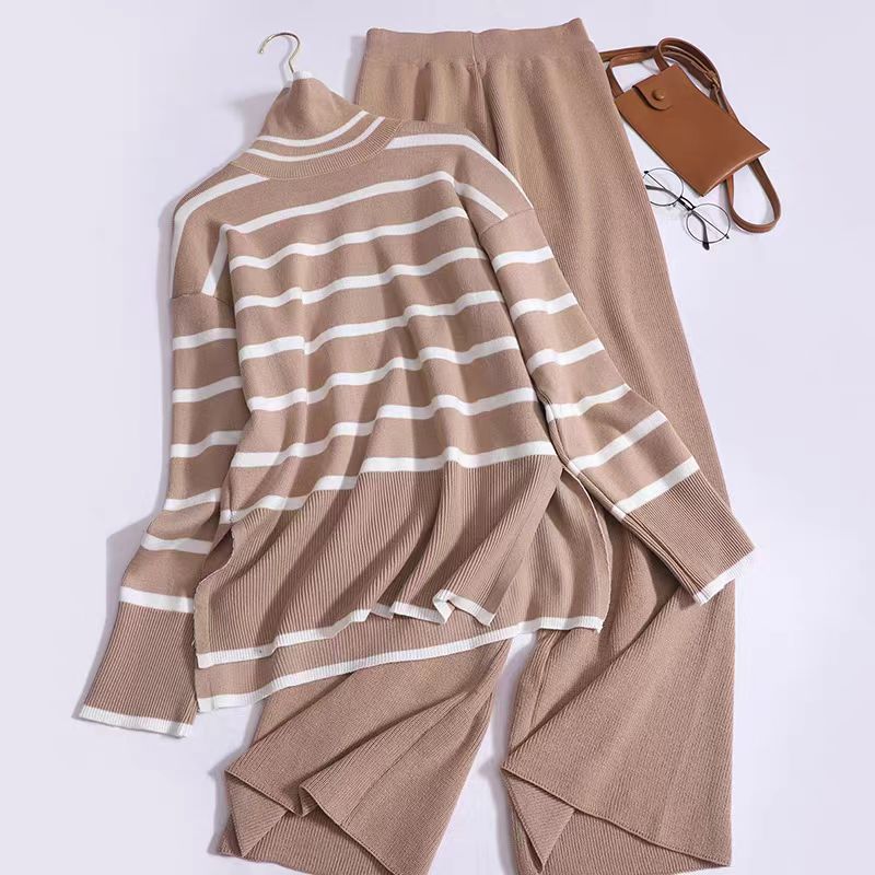 Damen modisches Strickensemble mit feinen Streifen R&B