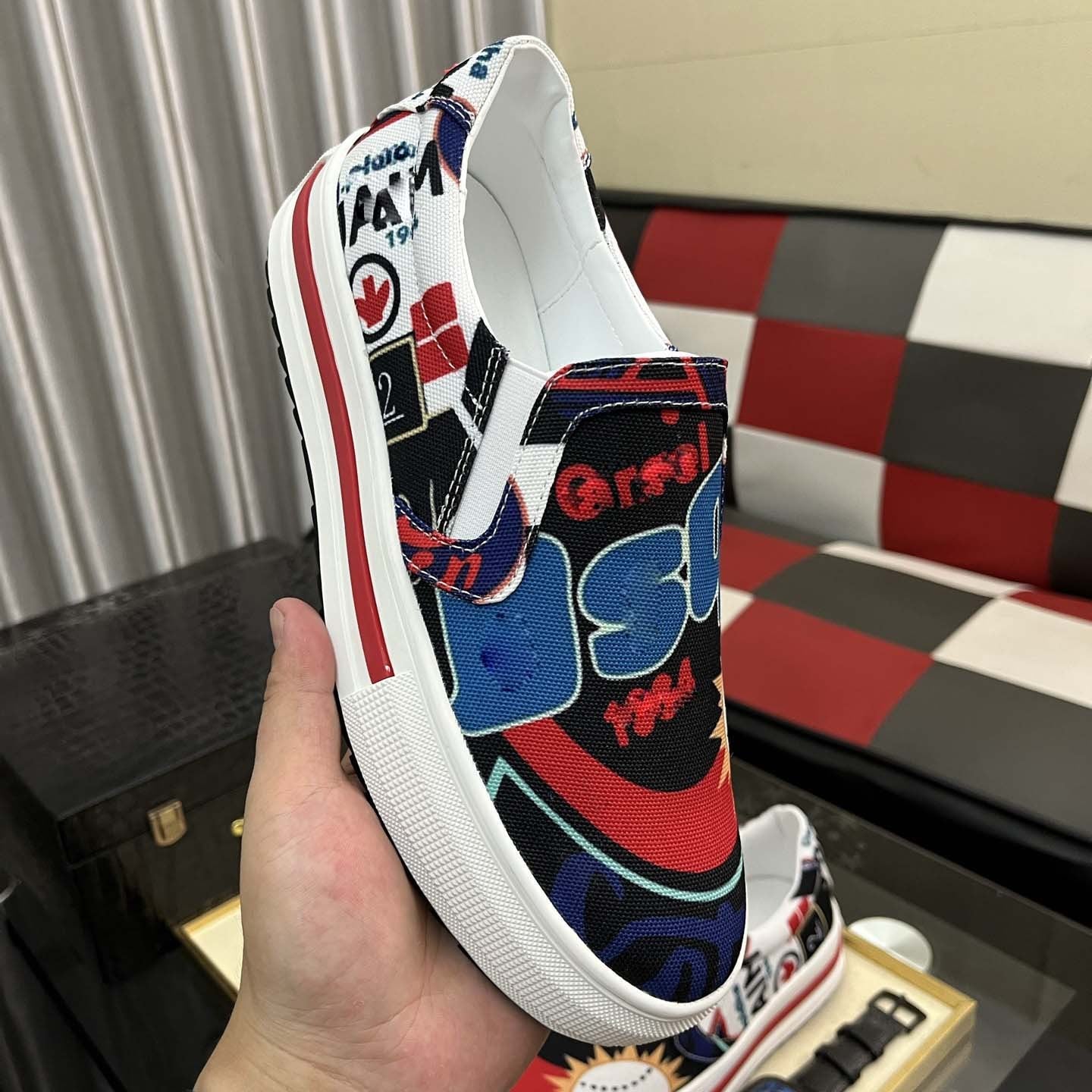 Damen Slip-On Sneakers mit kreativem Grafikdesign und rutschfester Sohle R&B