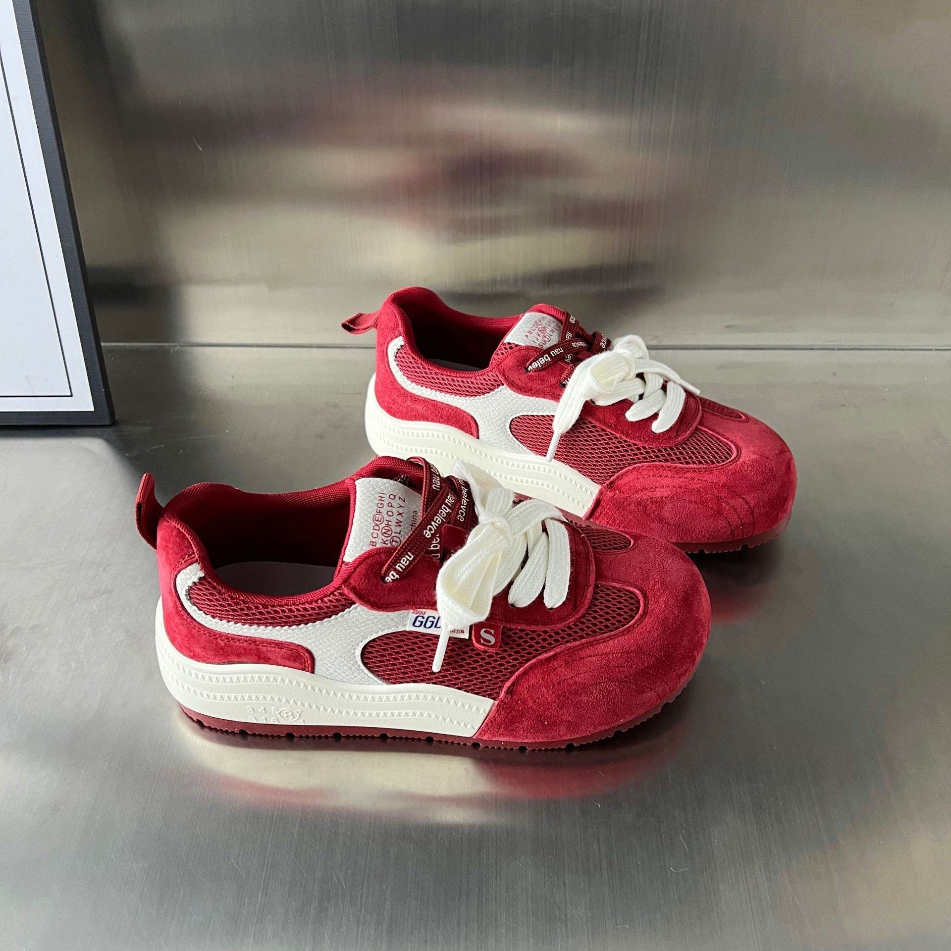 Damen Sportliche Sneakers mit atmungsaktiver Mesh-Oberfläche und eleganter Wildleder-Applikation R&B