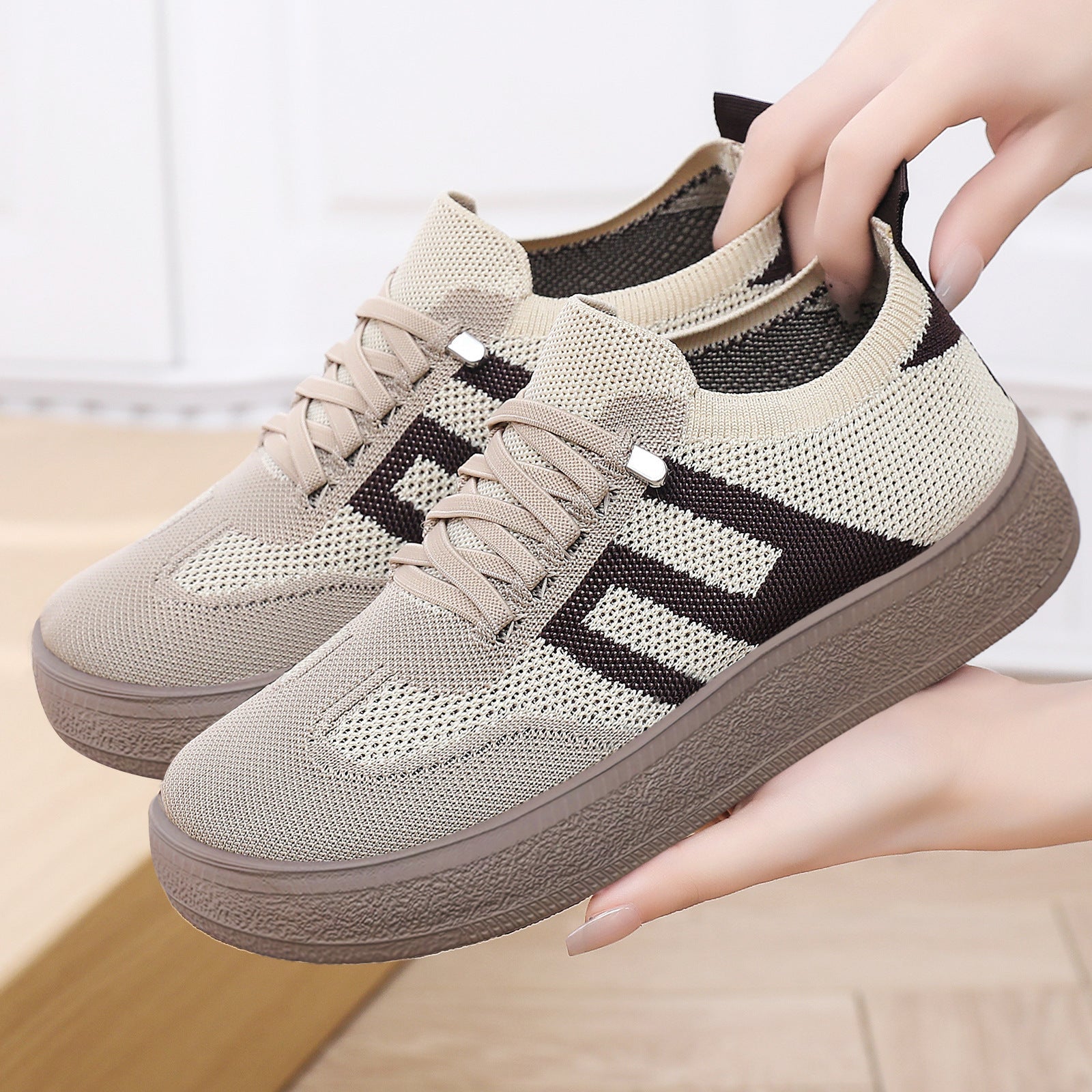Damen Sneakers mit atmungsaktivem Mesh-Obermaterial und plateauförmiger Sohle