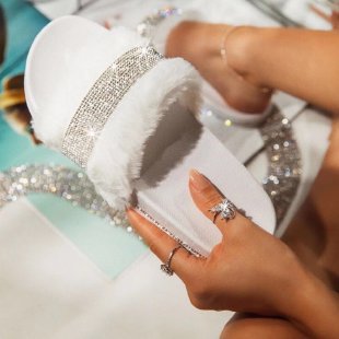Damen Glamouröse Hausschuhe mit funkelnden Strass-Applikationen R&B