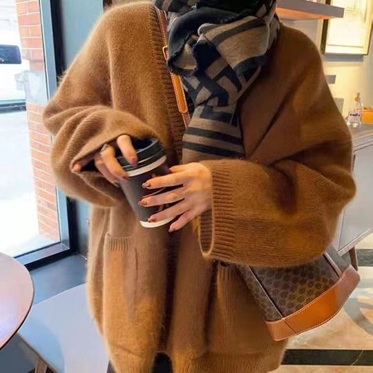 Damen Oversized Strickjacke aus hochwertigem Mohair-Mix mit tiefem V-Ausschnitt und praktischen Taschen R&B