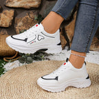 Damen Sneakers mit verspieltem Herzdesign und gepolsterter Sohle R&B