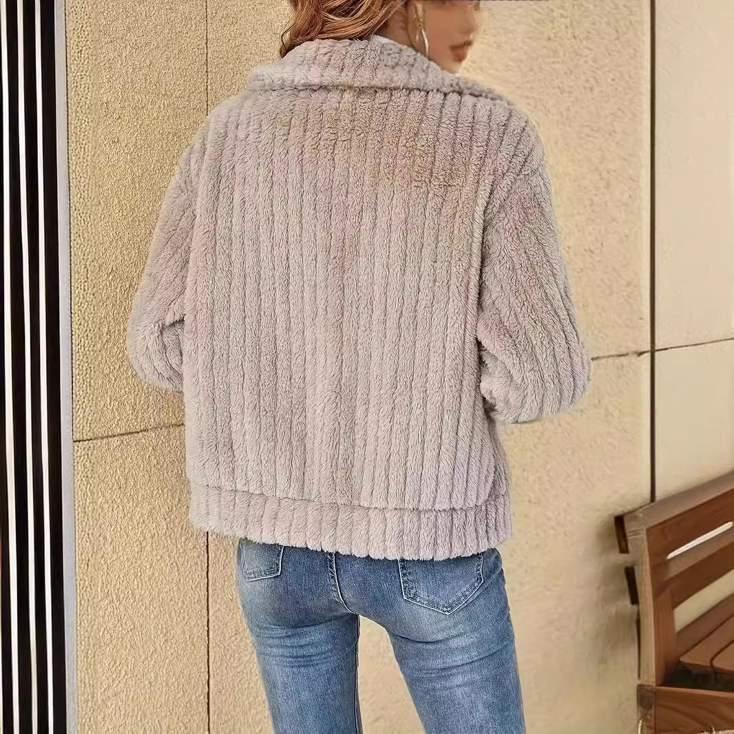 Damen Plüschjacke mit strukturiertem Design und hohem Kragen R&B