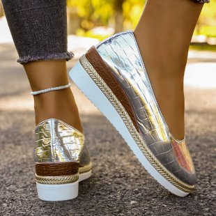 Damen Sneaker mit modernem glänzendem Obermaterial und komfortabler Sohle R&B