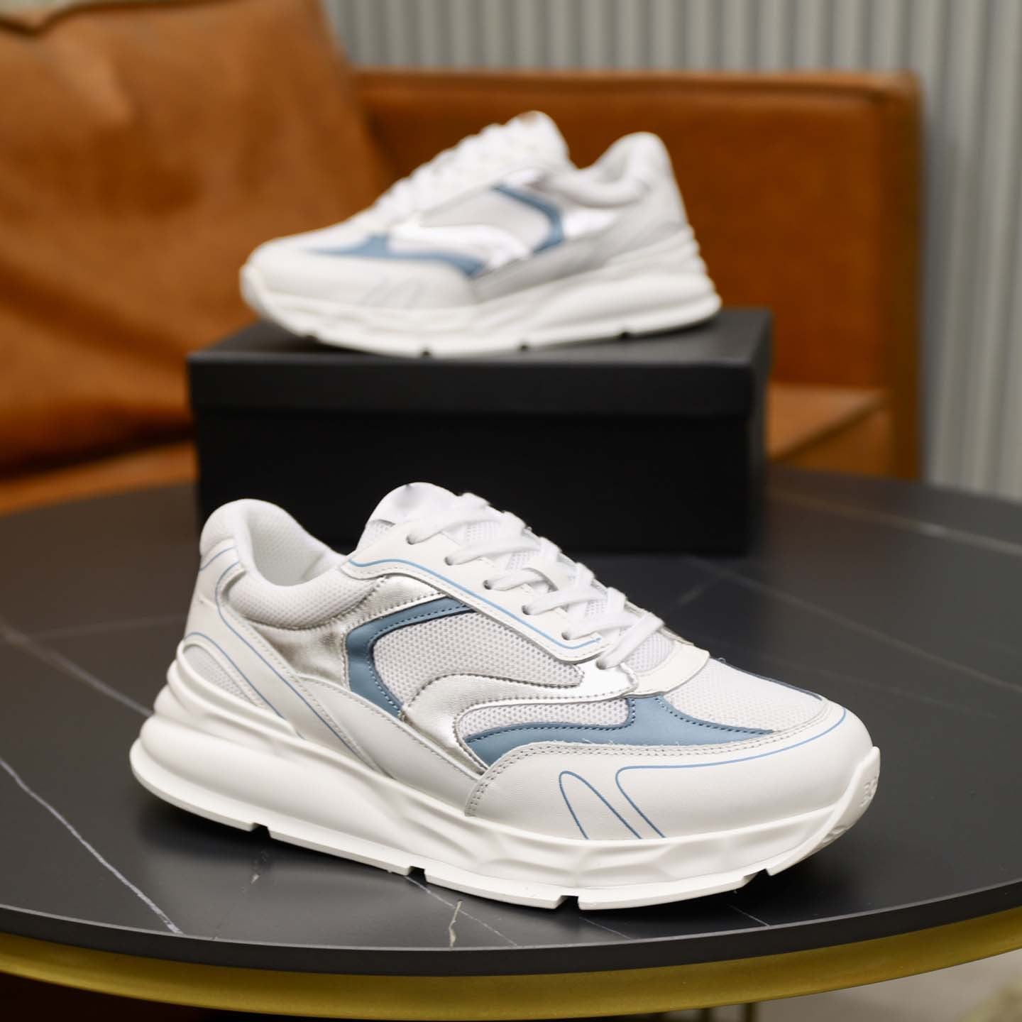 Damen Sportliche Dämpfungs Sneakers mit atmungsaktiver Oberflächenstruktur und modernem Design R&B