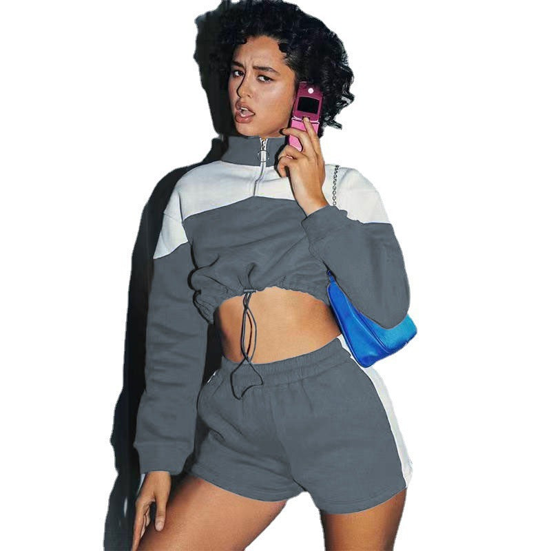 Damen modernes Sportoberteil mit kurzem Schnitt und dazu passender Shorts R&B