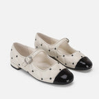 Damen Elegante Ballerinas mit verstellbarem Riemen und geschmackvollem Lackdetail R&B
