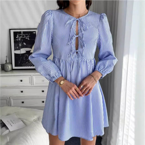 Damen Kleid mit verspieltem Schnitt und Rüschendetails R&B