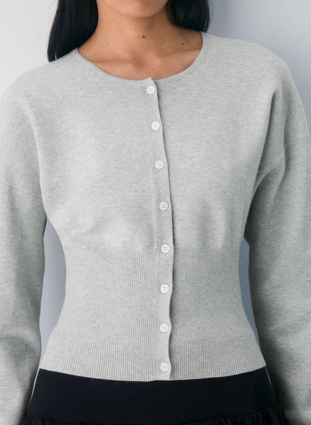 Damen Cropped Strickjacke mit Knopfleiste und Rippstrick R&B