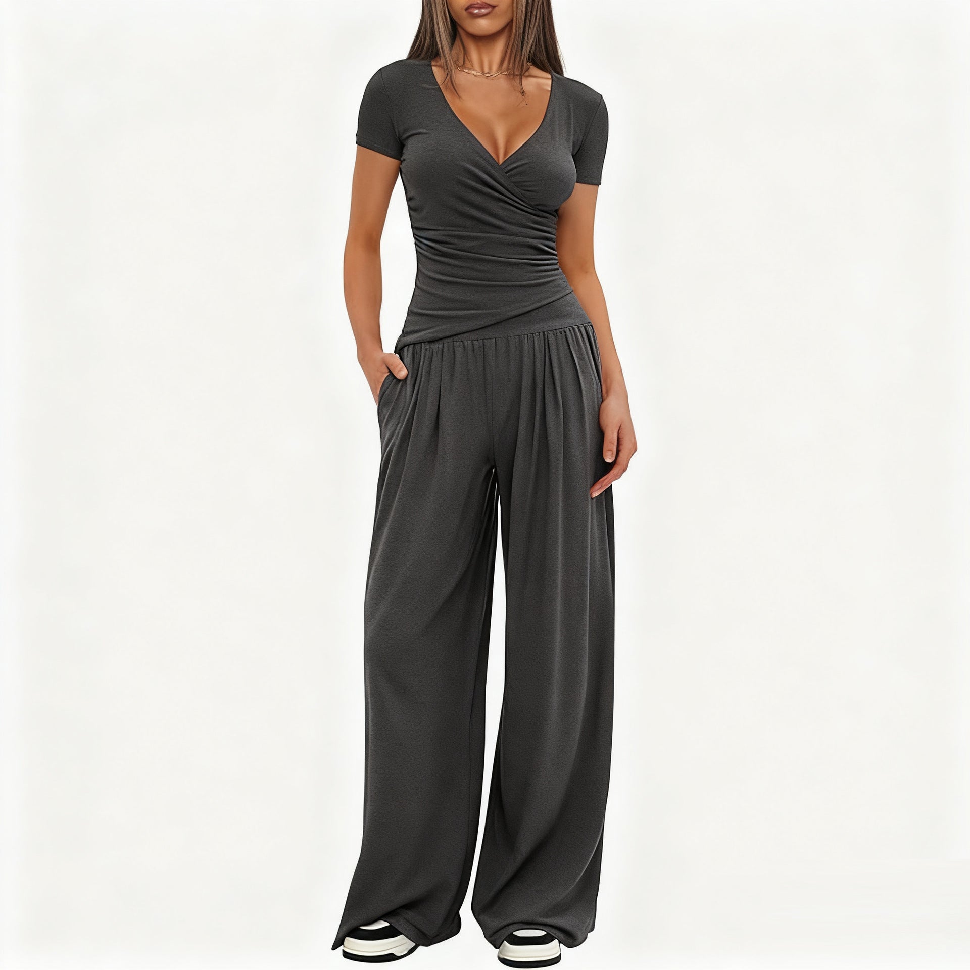 Damen Eleganter Wickel-Jumpsuit mit weitem Bein und modischen Details EB
