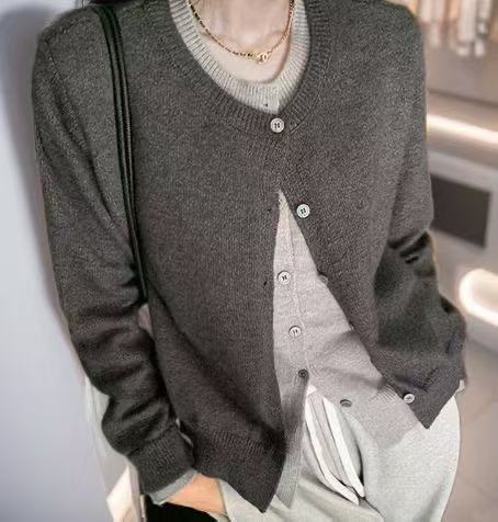 Damen Strickcardigan mit Rundhalsausschnitt und Knopfdetail