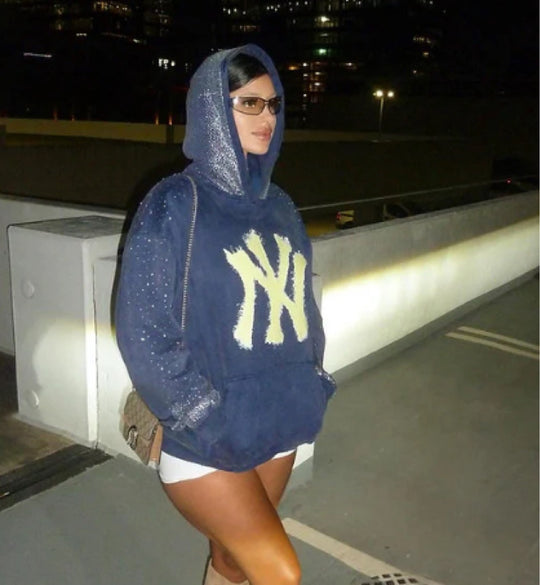 Damen nan übergroßer Kapuzenpullover aus Samtfleece mit markantem Logoprint, Glitzerbesatz und Kängurutasche R&B