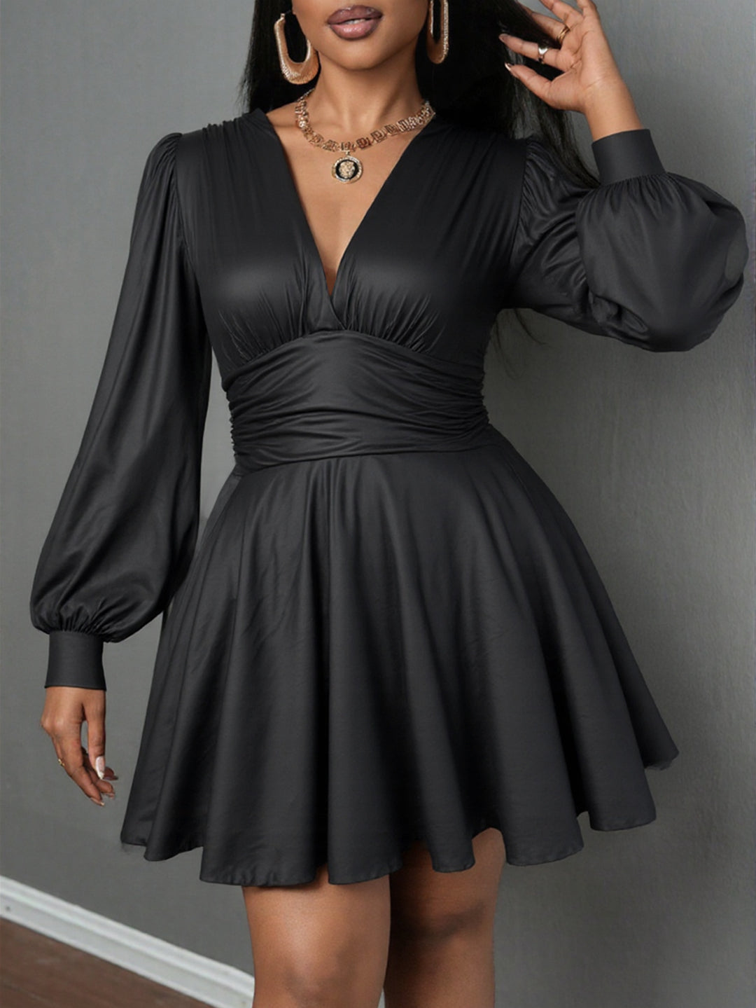 Damen elegantes Minikleid mit tiefem V-Ausschnitt und voluminösen Puffärmeln R&B