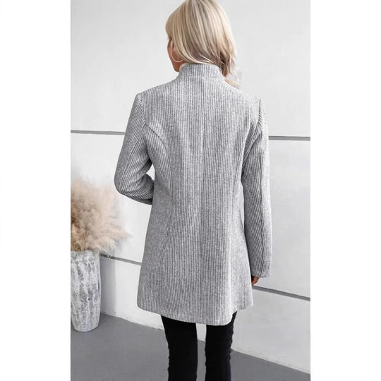 Damen eleganter Strickblazer mit Reverskragen und subtiler Rippstruktur R&B