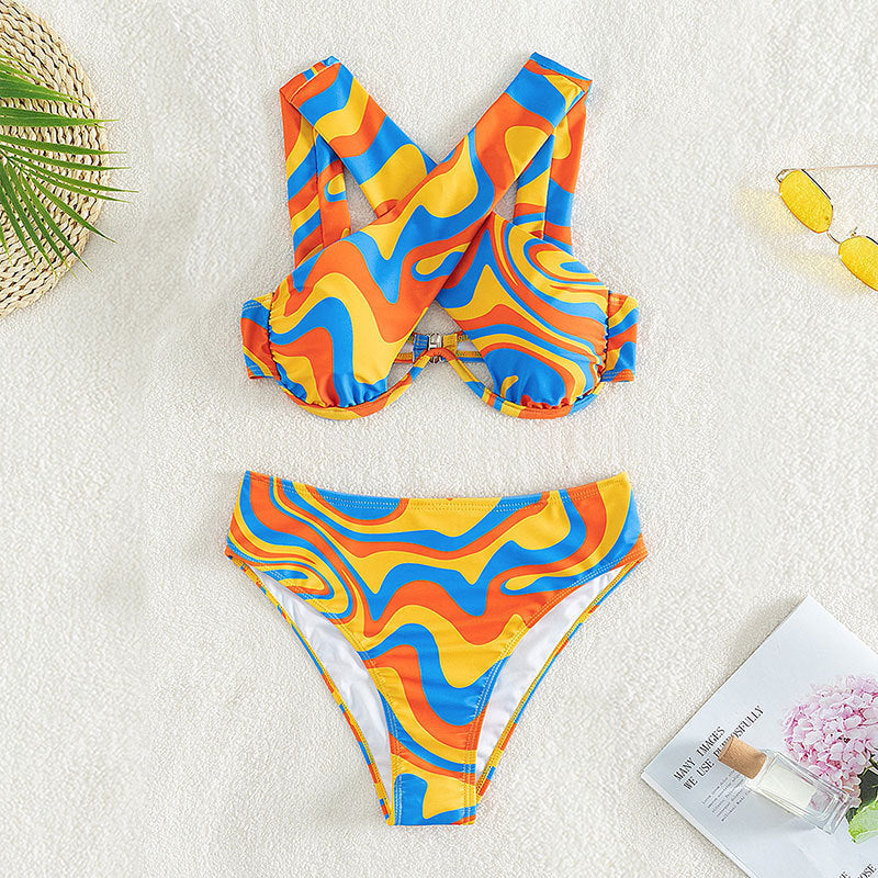 Damen Bikini-Set mit innovativem Racerback-Design und farbenfrohem Muster