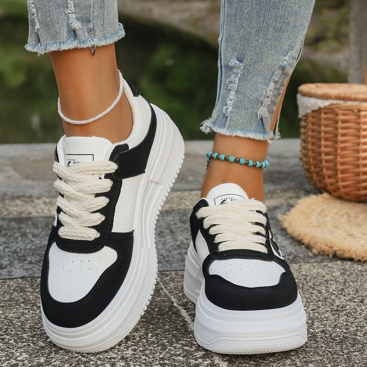 Damen Plateau-Sneaker mit dekorativen Applikationen und dämpfender Sohle R&B