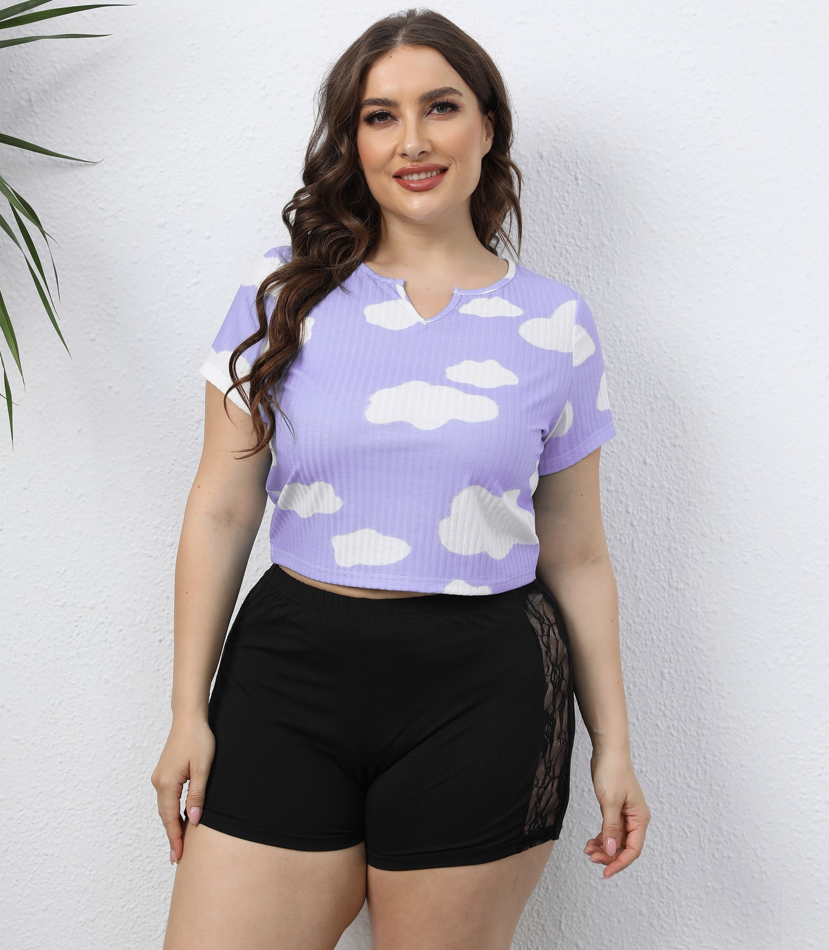 Damen cropped T-Shirt mit Wolkenmuster und elastischem Bund R&B