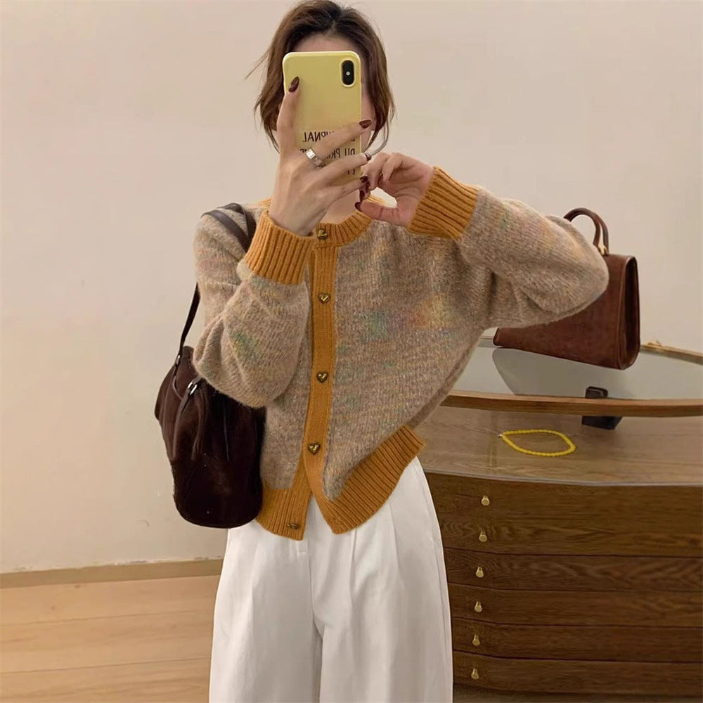 Damen kuschelige Strickjacke mit Herzknöpfen und kontrastierenden Rippdetails R&B