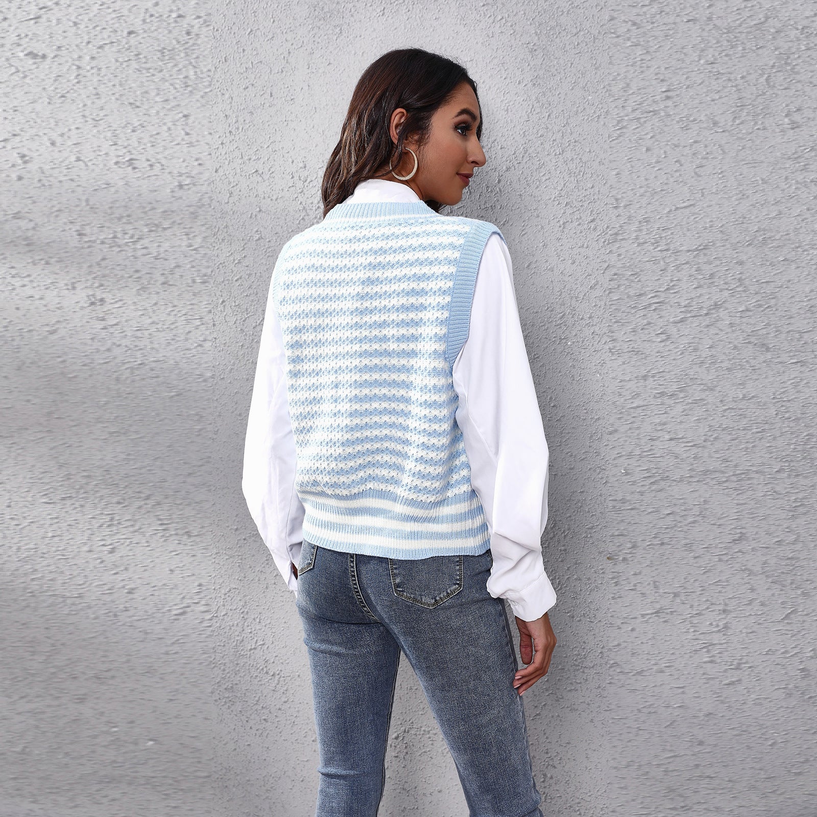 Damen Strickweste mit modernem Zickzackmuster und vorteilhaftem Schnitt R&B