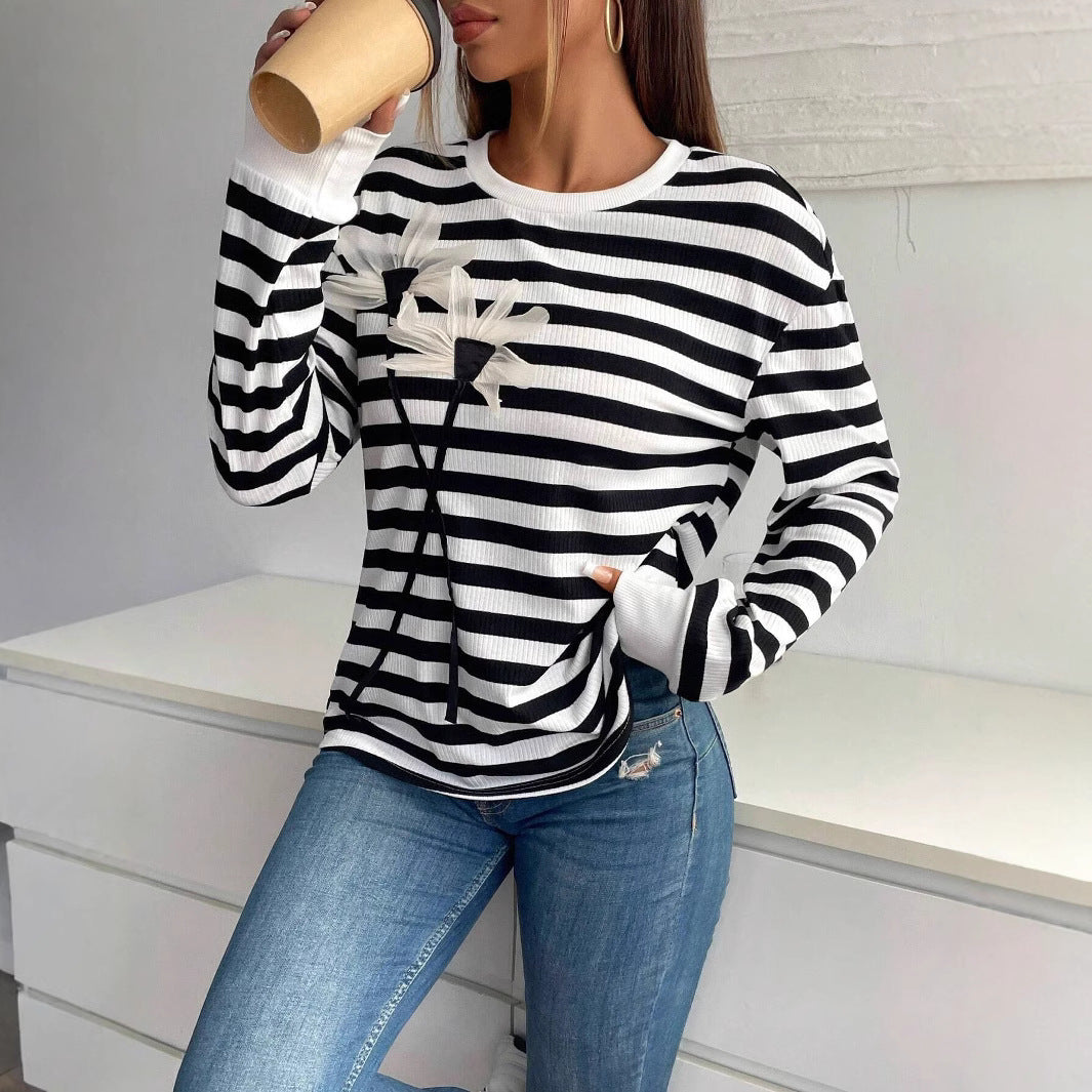 Damen nan gestreiftes Ripp-Langarmshirt mit dreidimensionaler Blumenapplikation und Rundhals R&B