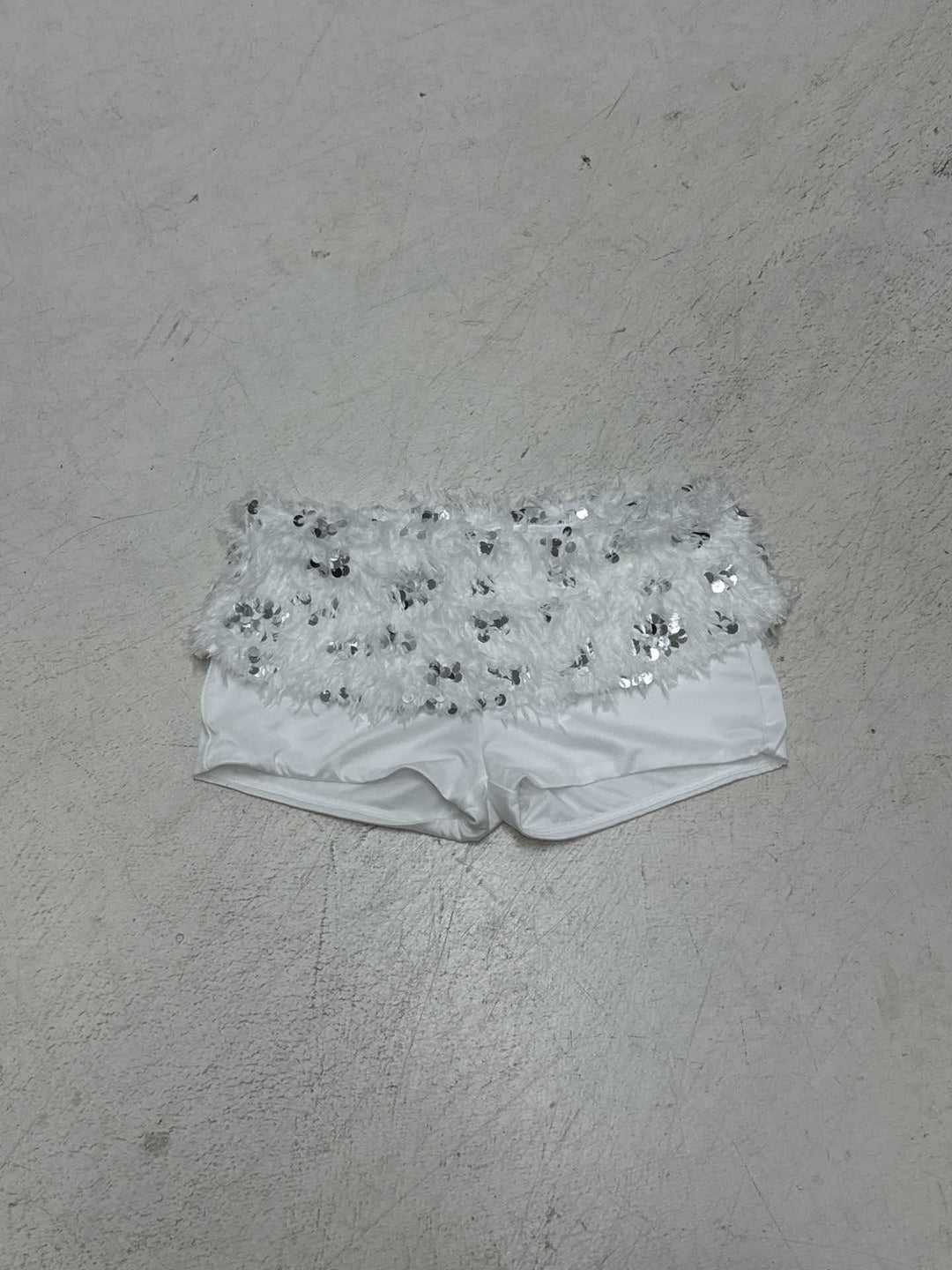 Damen schickes Oberteil und Shorts-Set mit funkelnden Pailletten und dekorativen Federn R&B