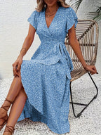 Kleid mit V-Ausschnitt und fließendem Saum