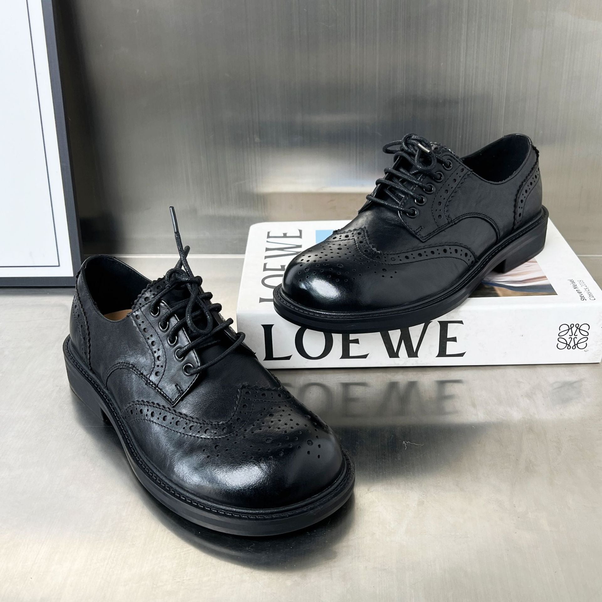 Damen elegante Brogues mit feinem Leder und klassischem Lochdesign R&B