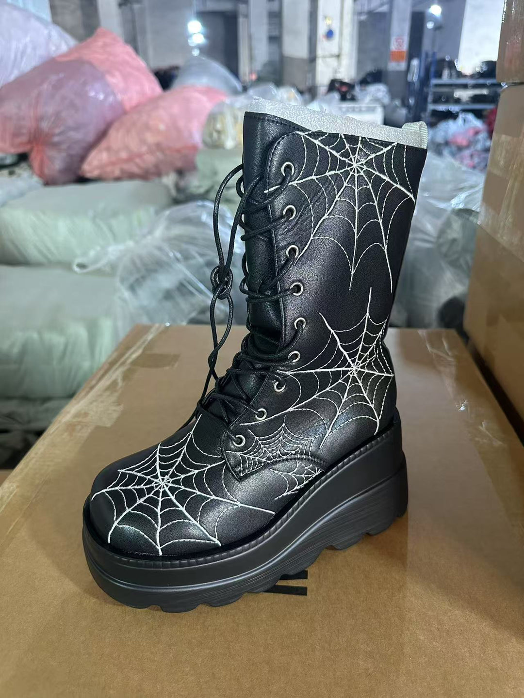 Damen High-Top Stiefel mit modischem Spinnen-Netz-Design und komfortabler Plateausohle R&B