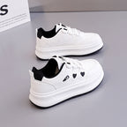 Damen Sportliche Sneakers mit Herz-Akzenten und kompaktem Profil R&B