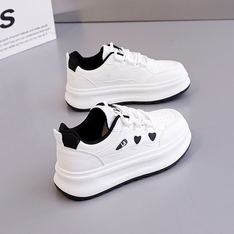 Damen Sportliche Sneakers mit Herz-Akzenten und kompaktem Profil R&B