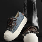 Damen Sneakers mit einem einzigartigen Schnürsystem und dämpfender Gummisohle