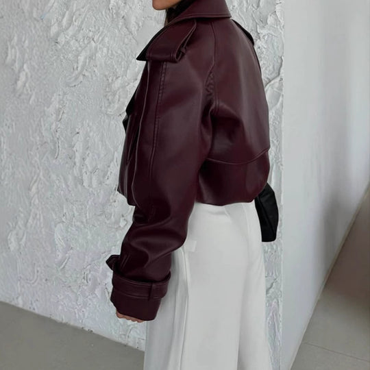 Damen Kunstlederjacke im cropped Stil mit modernen Details und praktischen Taschen R&B