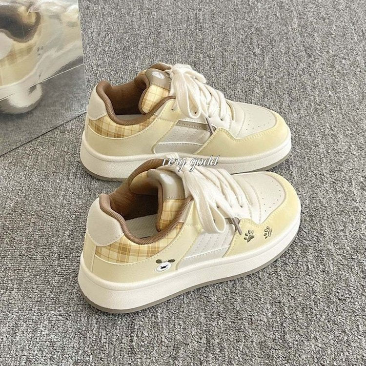 Damen modische Sneakers mit einzigartigen Detailapplikationen und komfortabler Sohle R&B