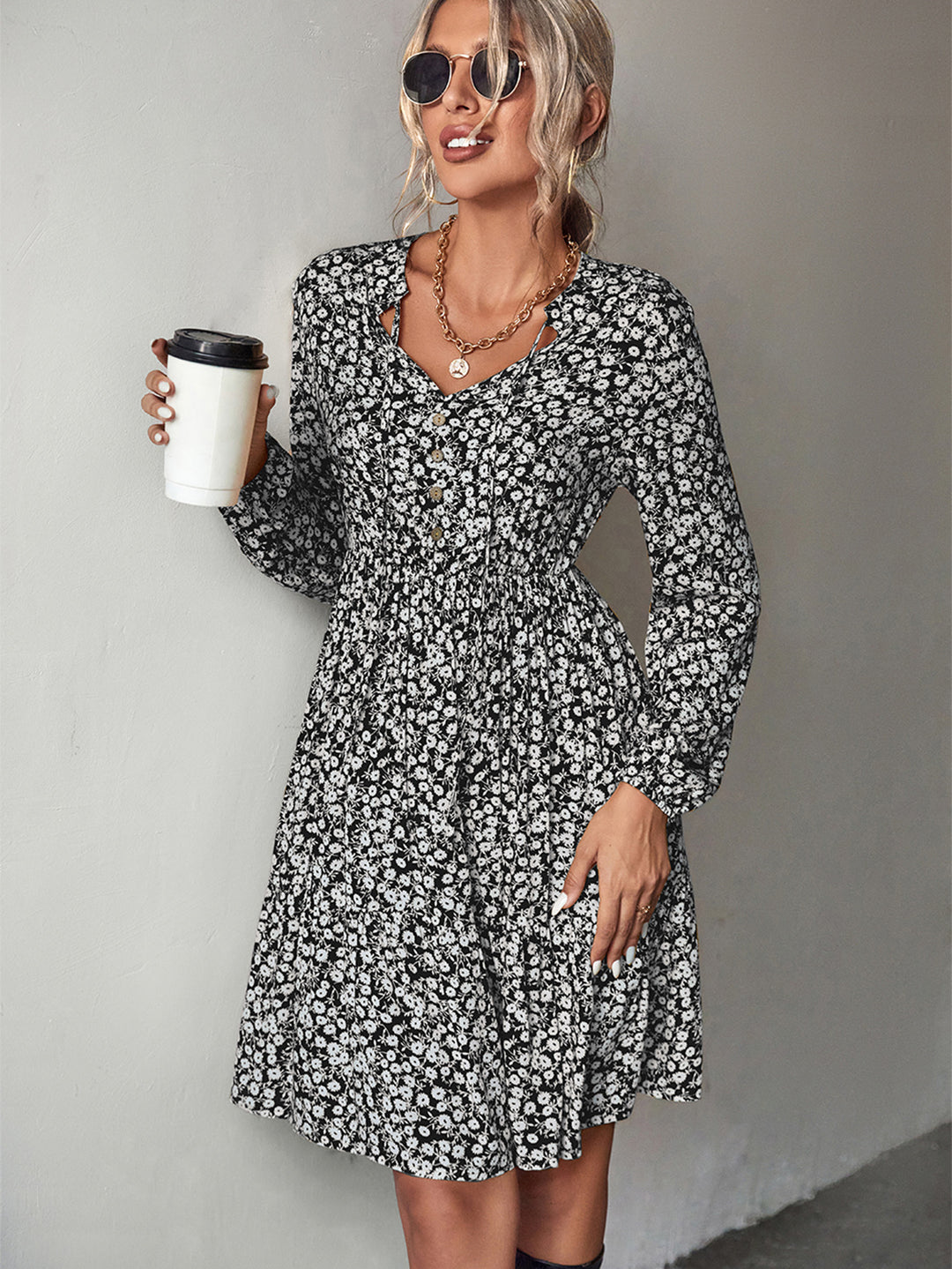 Damen Blümchen Minikleid mit romantischen Rüschendetails und elastischem Bund R&B