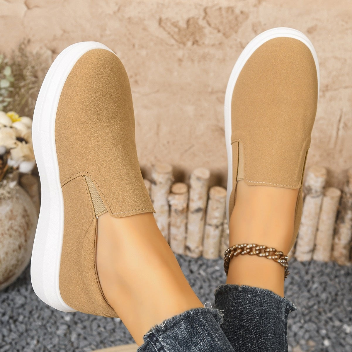 Damen Slip-On Sneakers mit atmungsaktiver Oberflächenstruktur und rutschfester Sohle