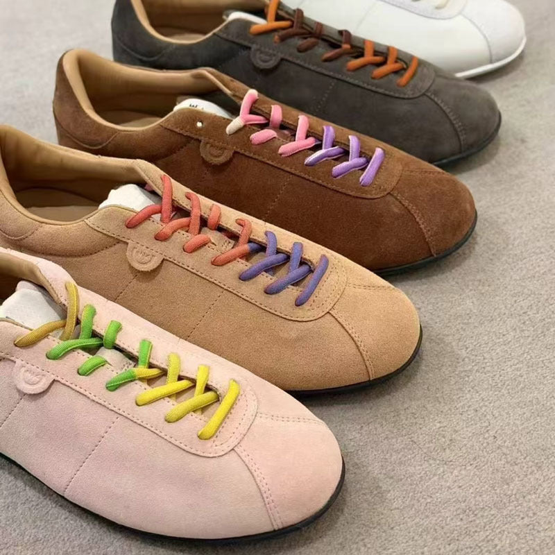 Damen modische Suede Sneakers mit farbigen Schnürsenkeln