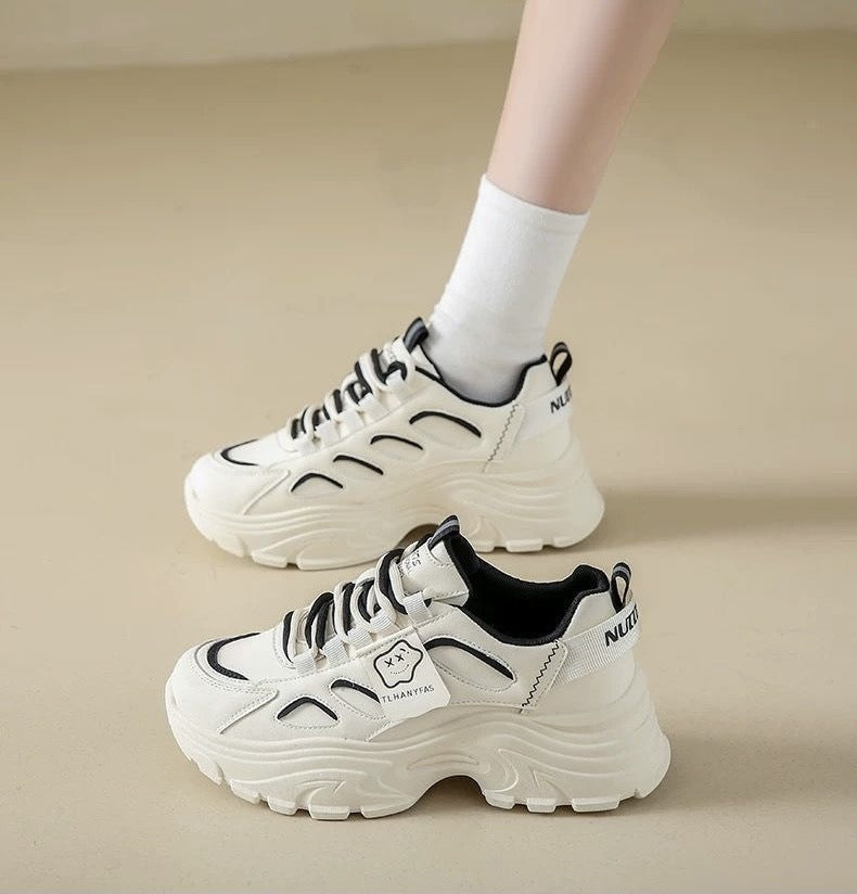 Damen Sportliche Chunky Sneakers mit atmungsaktiver Sohle und eleganten Designelementen