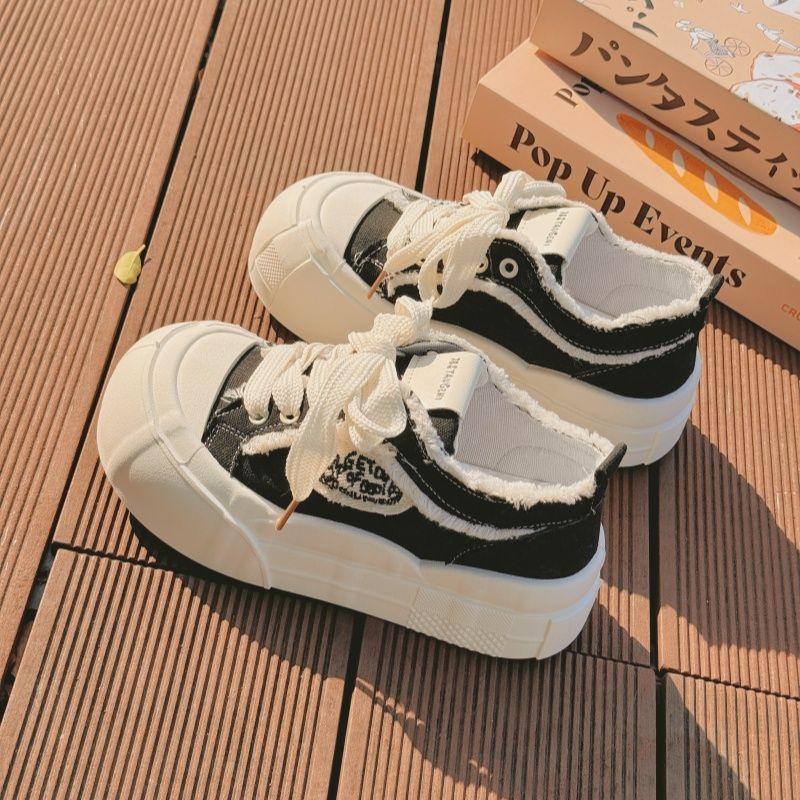 Damen Stilvolle Chunky Sneakers mit weißer Plattform und robustem Obermaterial