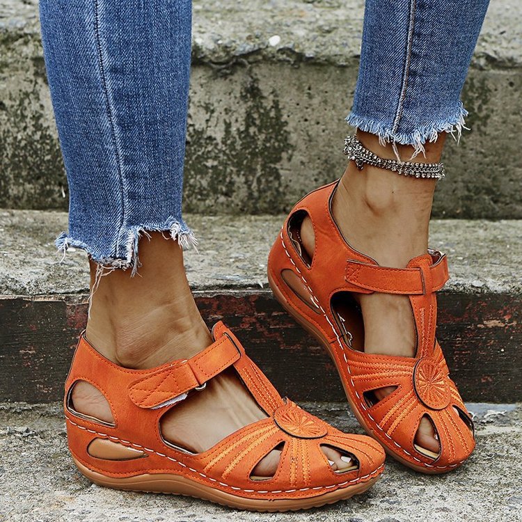Damen Komfortable Sandaletten mit luftigen Cut-Outs und verstellbarem Riemen R&B