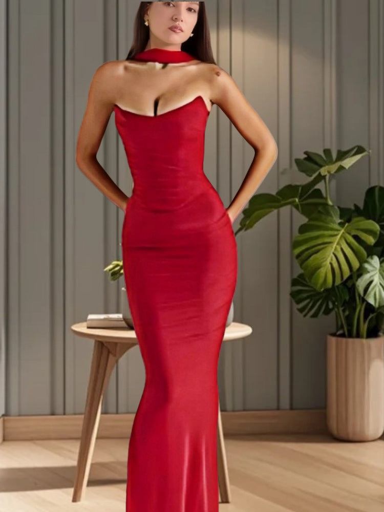 Damen Elegantes Figurbetontes Abendkleid mit Raffiniertem Drapé und Halsschmuck R&B