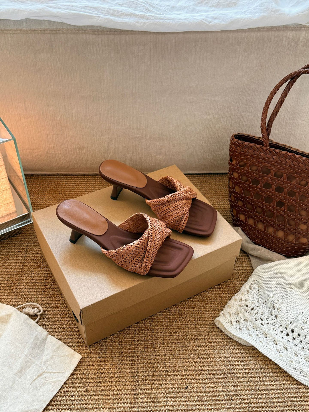 Damen Elegante Riemen-Sandalen mit niedrigem Absatz und geflochtenem Design R&B